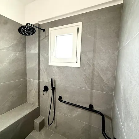 Petra Luxury فيلة أييوي أبوستولوي