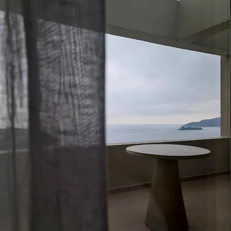 Petra Luxury فيلة أييوي أبوستولوي